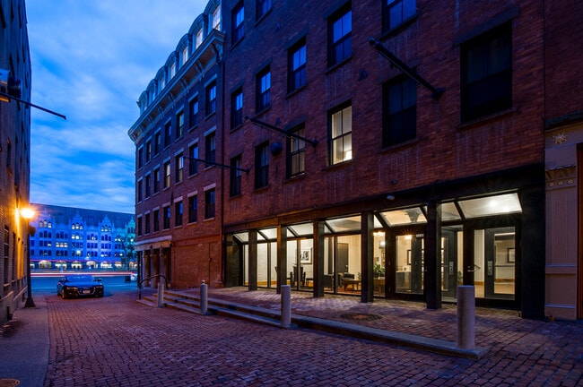 Exterior - 412 Broadway