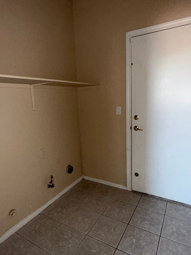 Foto del edificio - Two Story Single Family Home