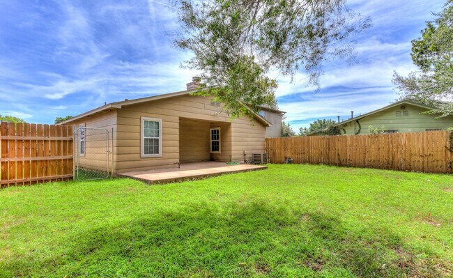 Building Photo - 3/2 bath Edmond!