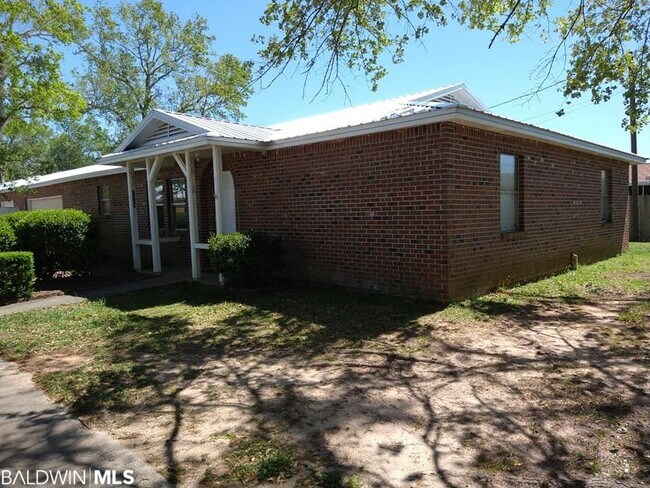 Foto del edificio - 1612 N Cedar St
