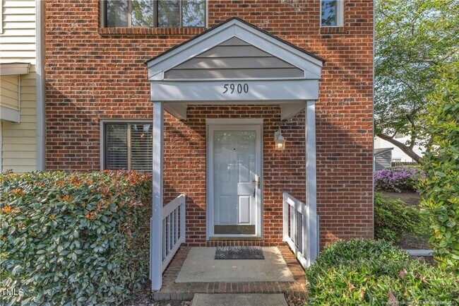 Foto del edificio - 5900 Shady Grove Cir