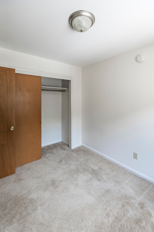Building Photo - 202 Ellis Ave