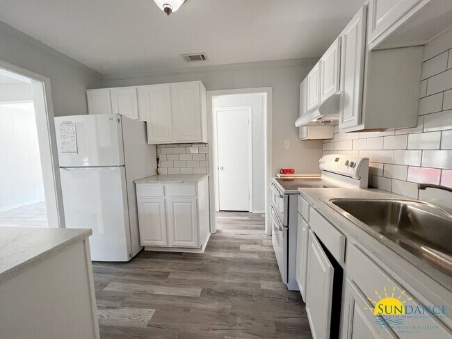 Building Photo - Beautiful 3 Bedroom Home in Crestview!