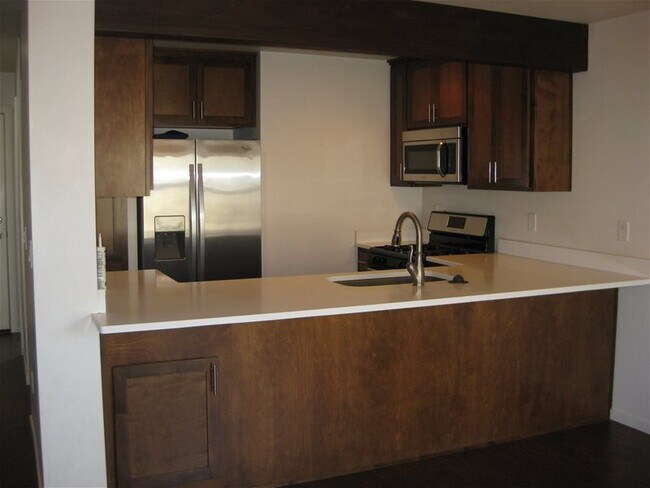 Building Photo - 35 N Mountain Ave