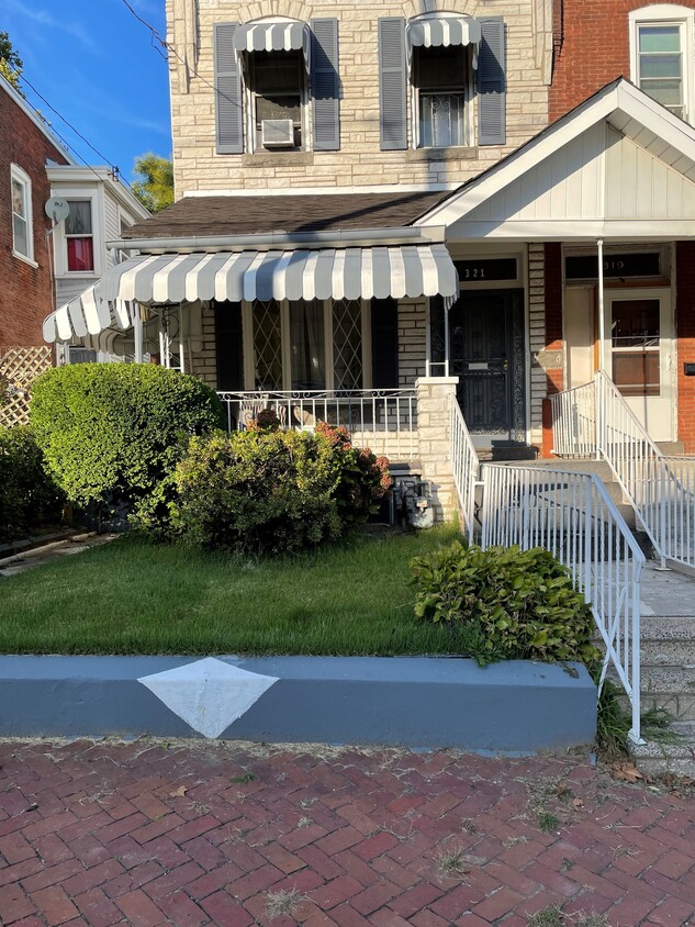 321 Lloyd St, Chester, PA 19013 Townhome Rentals in Chester PA