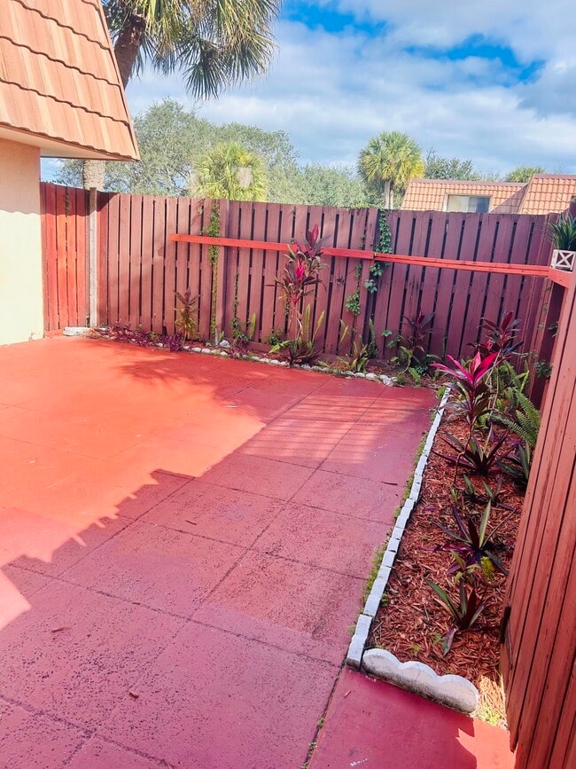 Building Photo - 728 Mill Valley Pl