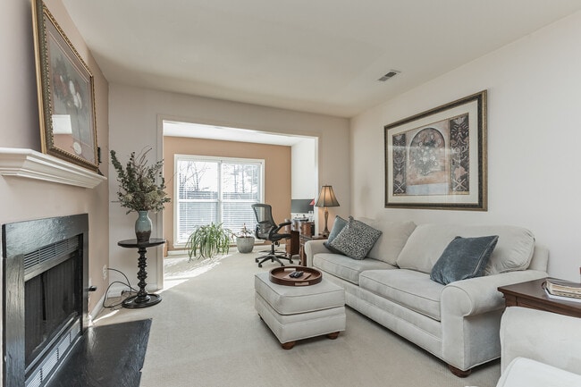 Photo - 10300 Appalachian Cir (Oakton, VA) Apartment