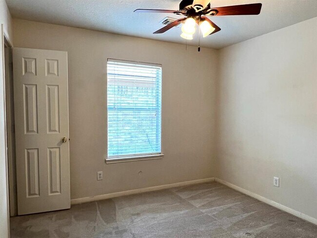 Building Photo - 2138 Berkshire Elm St