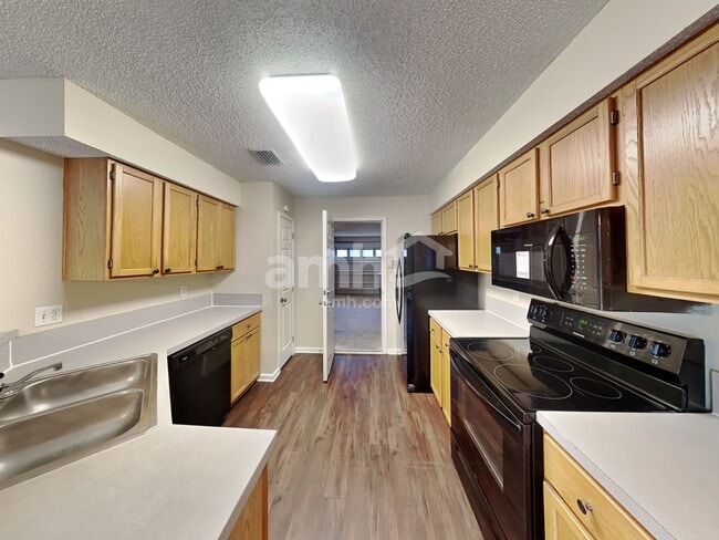 Building Photo - 12612 Ashglen Dr N