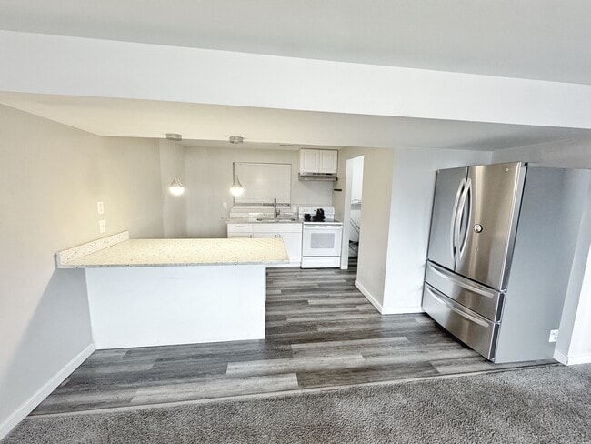 Building Photo - 15093 E 11th Ave