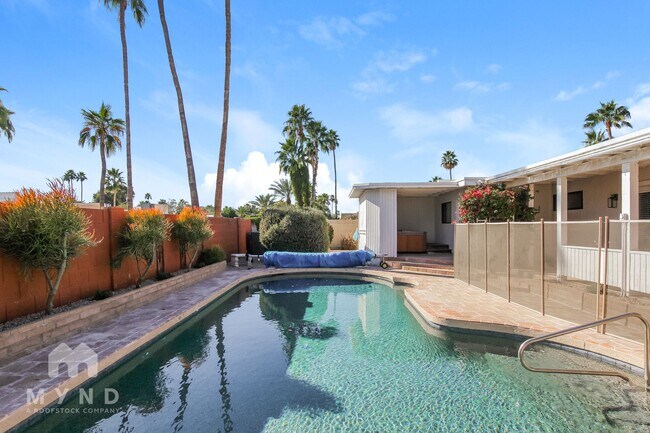 Building Photo - 7043 E Hearn Rd