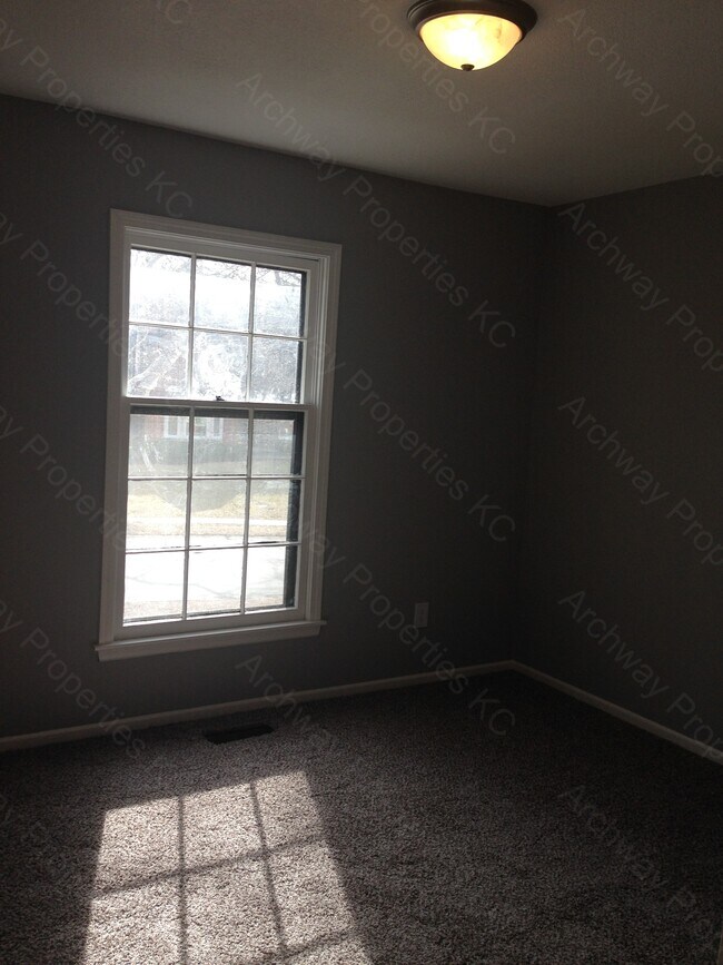Building Photo - 14622 W 89th St