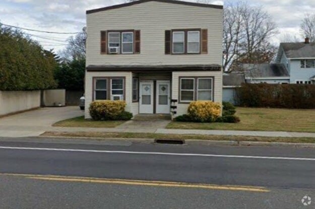 Building Photo - 111 Higbie Ln