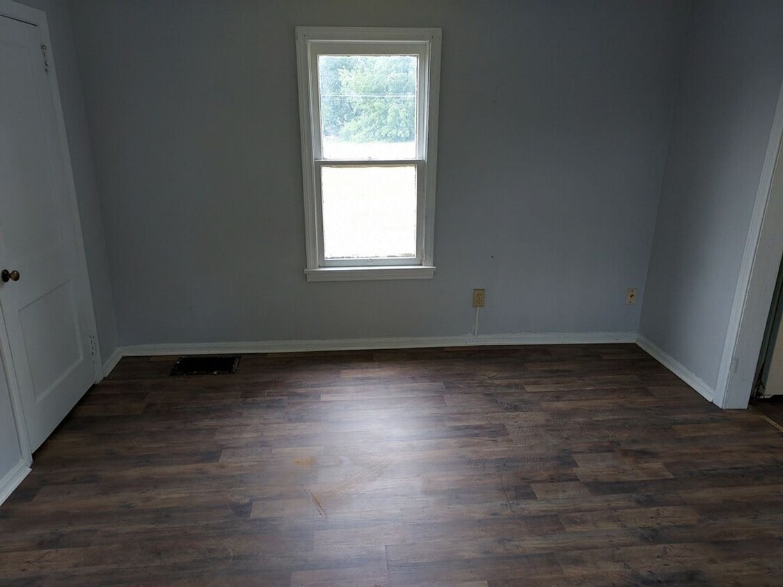 Foto del edificio - 1 br, 1 bath House - 815 Darr Ave