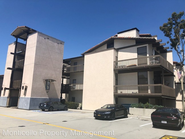 Building Photo - 5235 Marina Pacifica Dr N