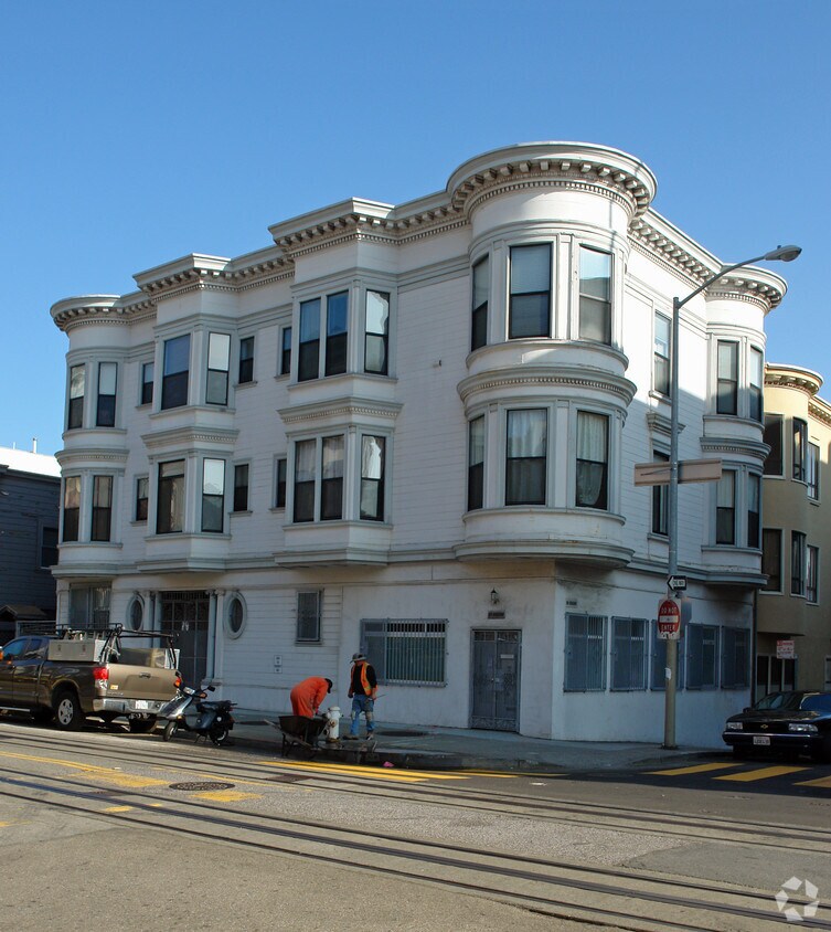 Primary Photo - 894 Broadway St