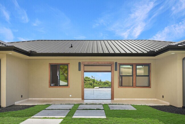 Foto del edificio - Stunning New Custom Home in Bayview Estates – Your Slice of Paradise