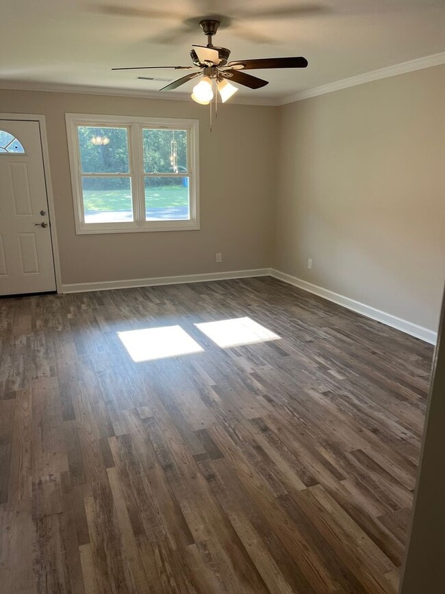 Building Photo - 11 Oakcrest Trail NE