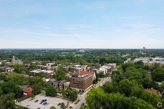Foto aérea - 350 N Skinker Blvd