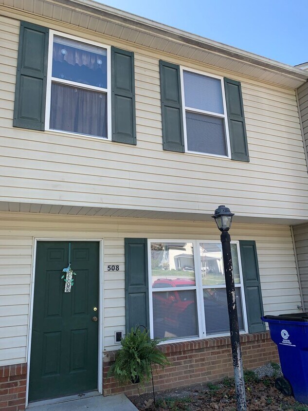 Foto principal - 3 Bedroom 2.5 Bath Townhouse