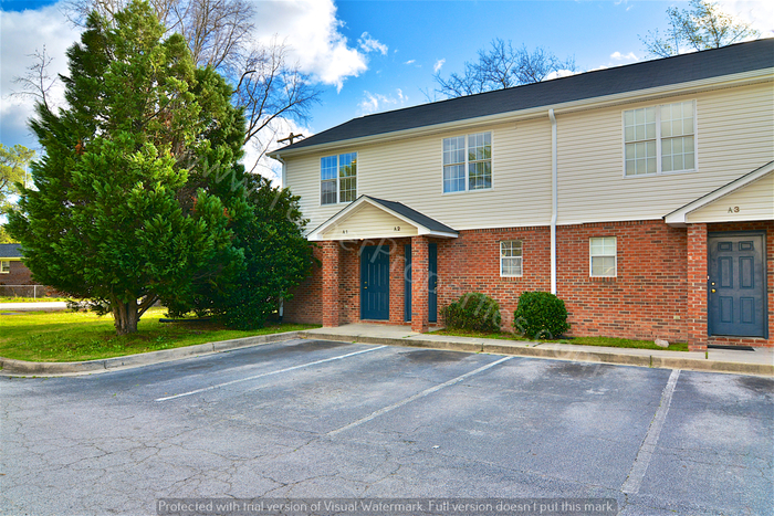 Foto principal - Neat 2 BR Apartment in Rosewood