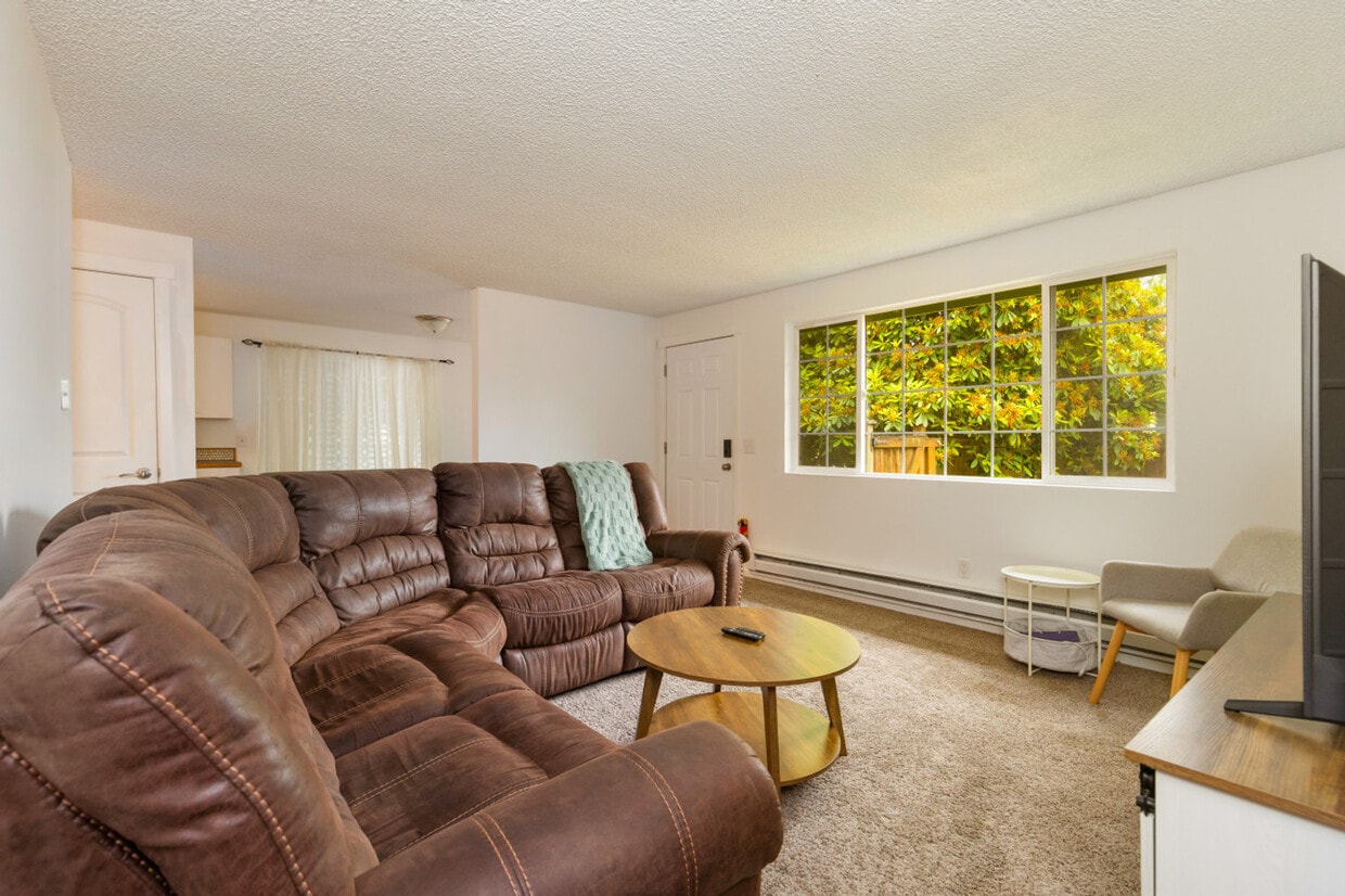 Primary Photo - 15704 Ash Way
