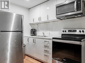 Building Photo - 661 Huron St