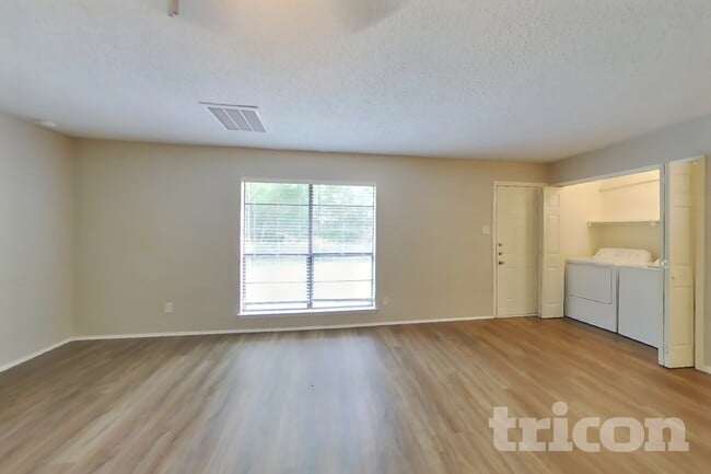 Building Photo - 1610 Pilot Way