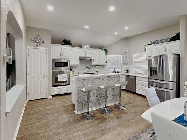 Foto del edificio - Charming Corner Lot Home in The Villages at Edgecliff – Crowley ISD!