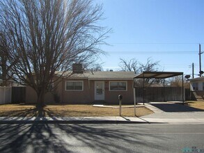 Building Photo - 1801 W Hermosa Dr