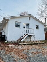 Building Photo - 1120 Drew St