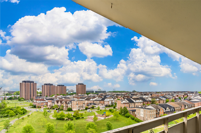 Building Photo - Murray Ross Apartments