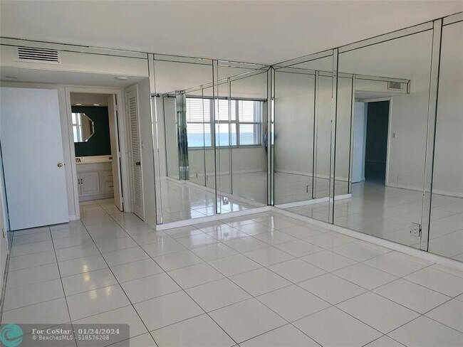 Foto del edificio - 1012 N Ocean Blvd