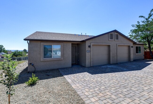 Building Photo - 7105 E Dodge Cir