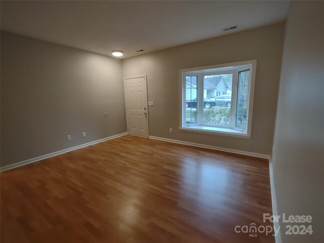 Foto del edificio - 4702 Topsail Ct