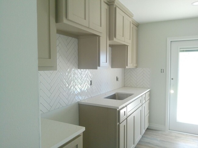 Building Photo - 3022 Bimini Dr