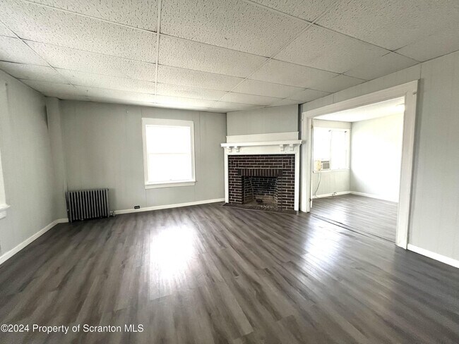 Building Photo - 207 N Valley Ave