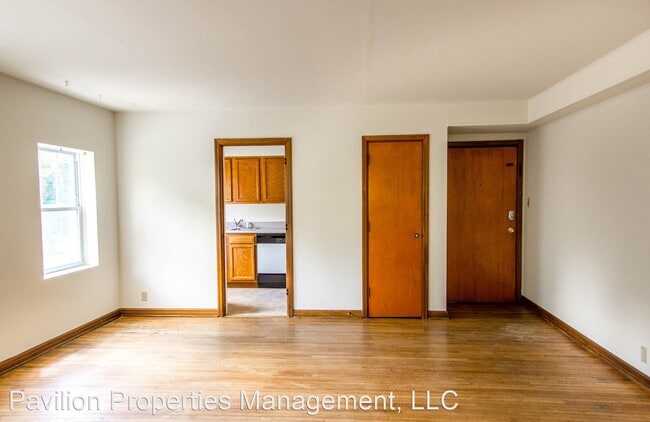 Building Photo - 2 br, 1 bath Apartment - Quiet 1 & 2 Bedro...