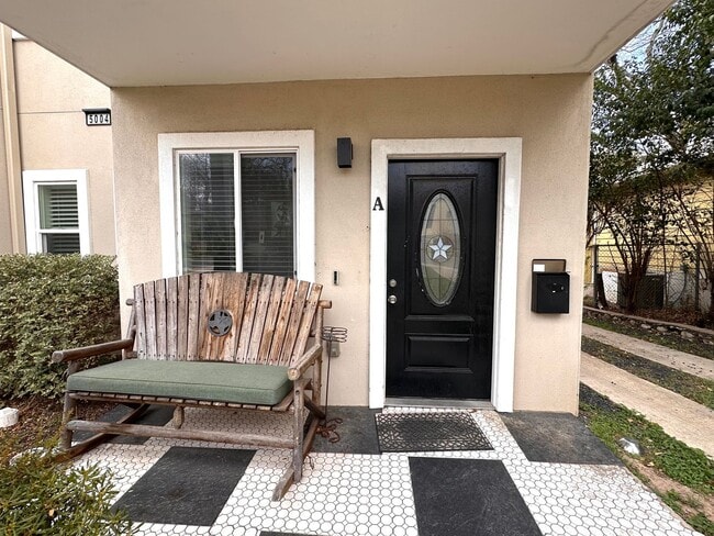 Building Photo - Two Story 3 Bedrooms and 2.5 Bathroom Home for Rent in Core Central Austin, North of Hyde Park