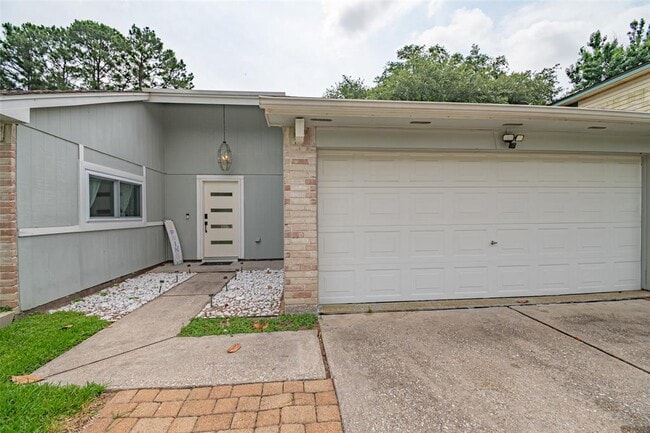 Building Photo - 21306 Castlemont Ln
