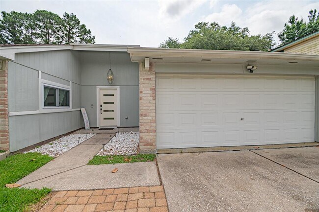 Foto del edificio - 21306 Castlemont Ln