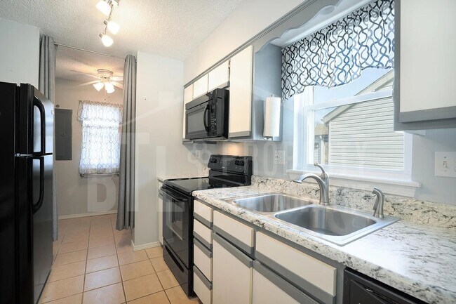 Foto del edificio - Great Condo near the Lake!