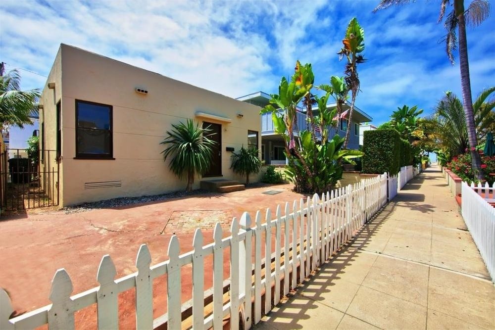 Foto principal - 745-747 Avalon Ct
