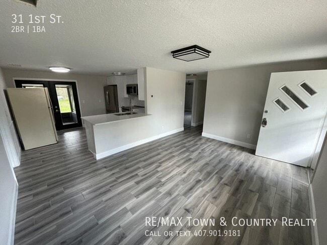 Photo - 31 E 1st St House