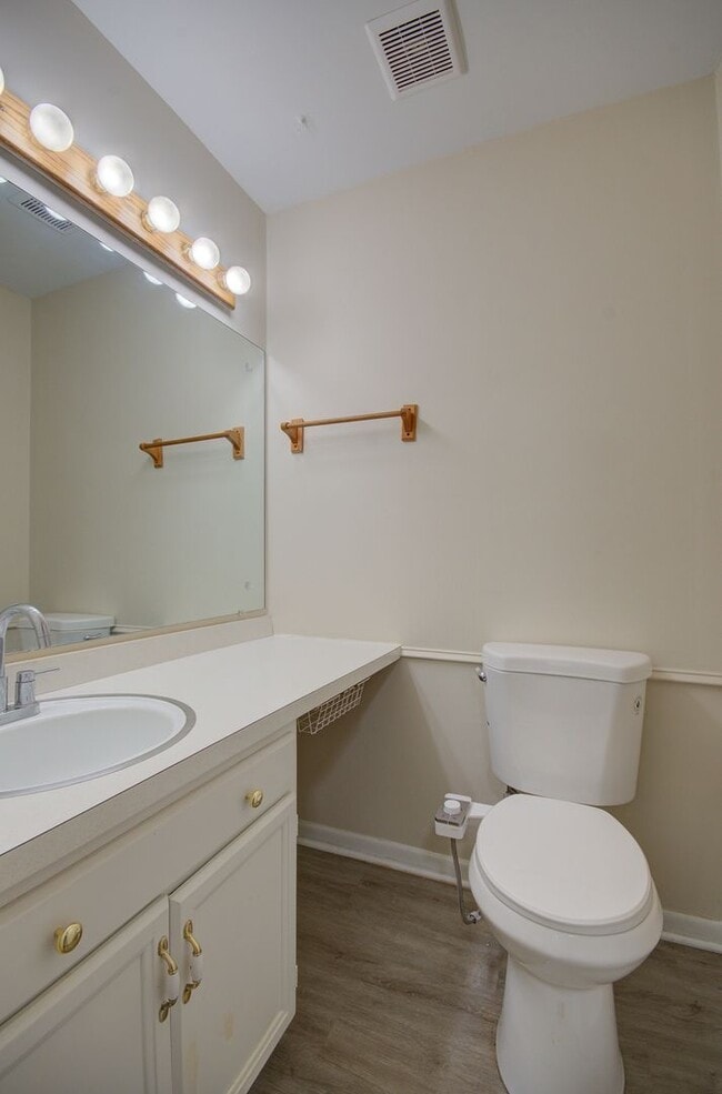 Building Photo - 2bd 1.5 ba 2 story townhome Palos Hills