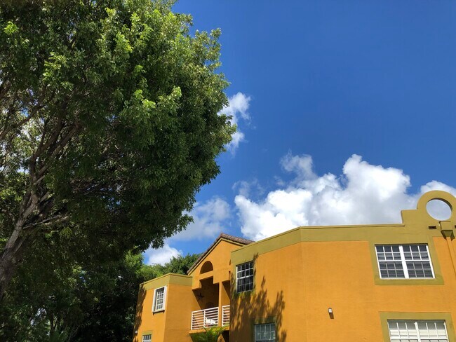 2-story building/top floor condo unit - 9711 Fontainebleau Blvd