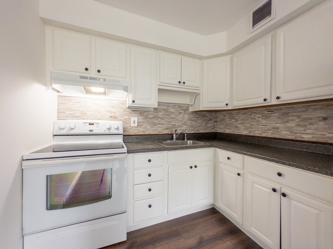 Primary Photo - Whiteland Ave Apartments