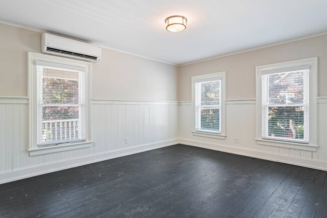 Building Photo - 130 Van Dam St