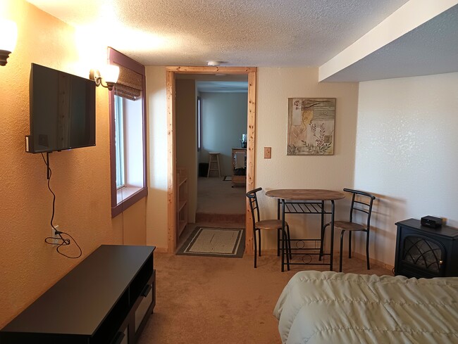 Building Photo - 11136 Circle Dr