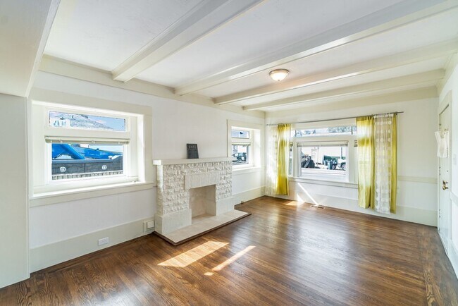 Foto del edificio - 2431 Clement Ave